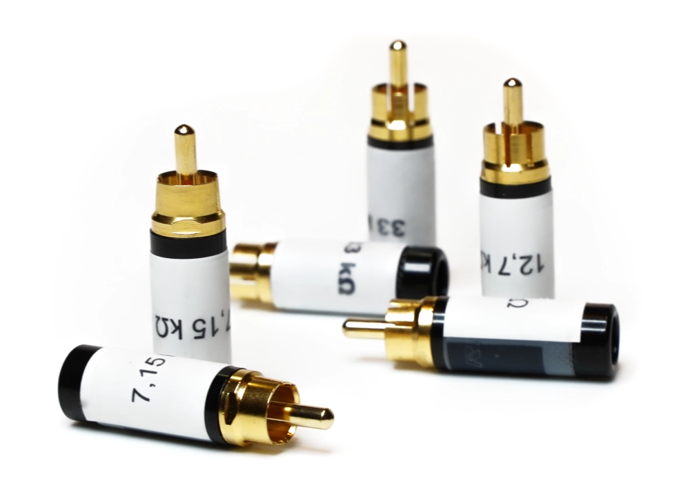 Adapter plugs that come with the SUT-1M Step-up transformer for the perfect symbiosis with specific output voltages